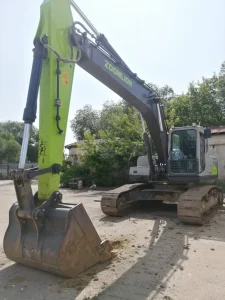 Гусеничный экскаватор