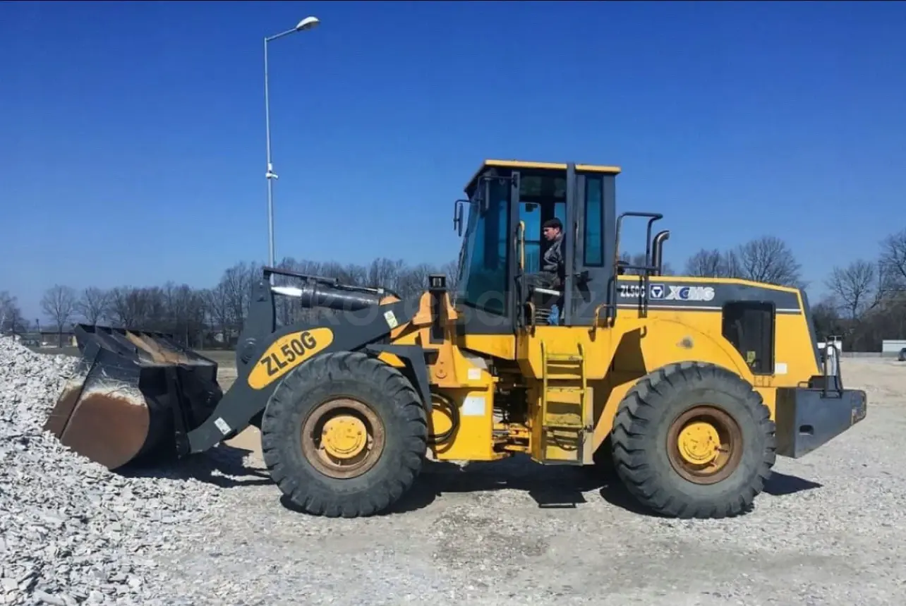 Фронтальный погрузчик 3 куб, 5тонн