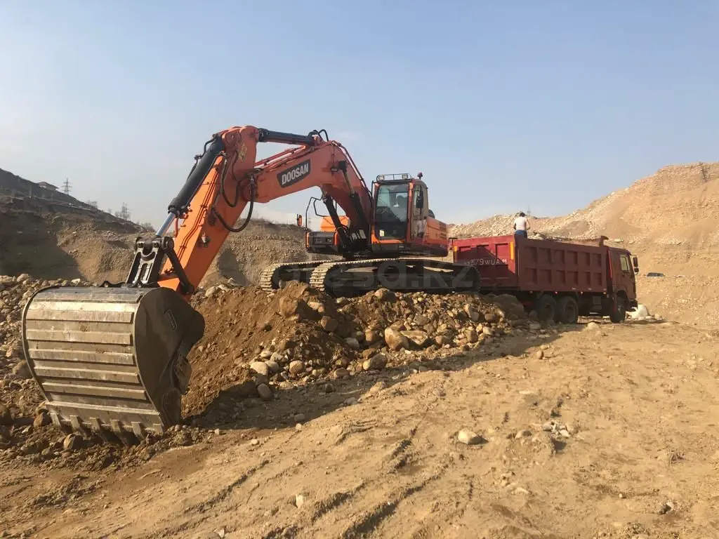 Экскаваторы объемом ковша от 1.3 до 2.1м³. Гидромолот