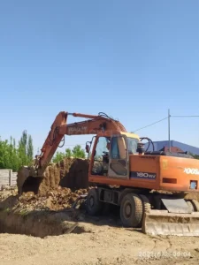 Экскаватор колёсный с ковшами 0, 4 0