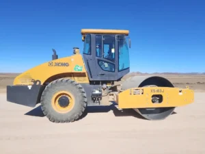 Сдается в аренду вибрационный грунтовый каток XCMG XS163J (16 тонн).