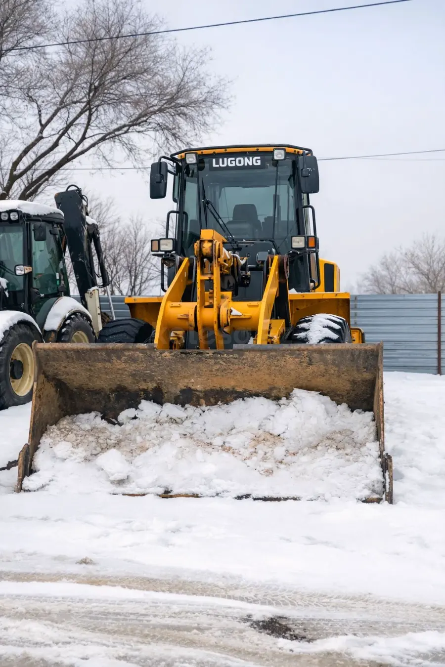 Фронтальный погрузчик LUGONG LG835N (ковш 2м3)