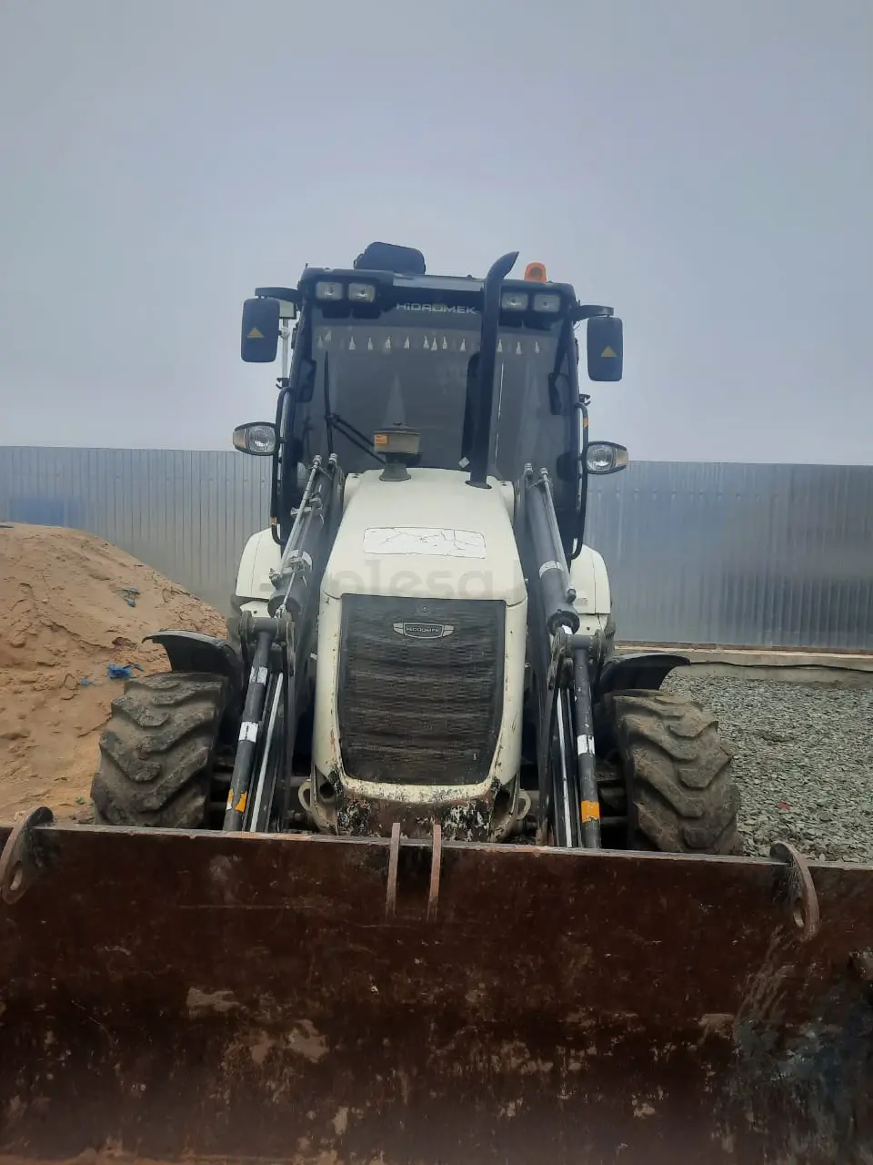 Экскаватор-погрузчик в аренду