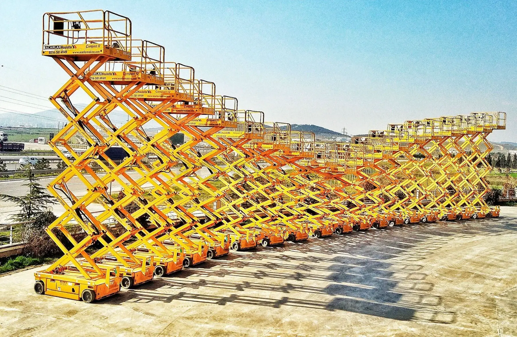 Ножничный подъемник